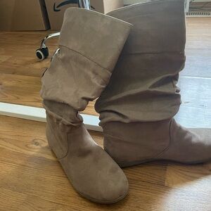 Taupe Boots 8.5 Like New